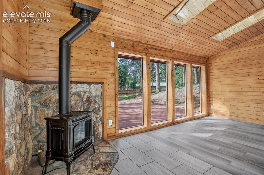 Image 6 of 19: Living Room