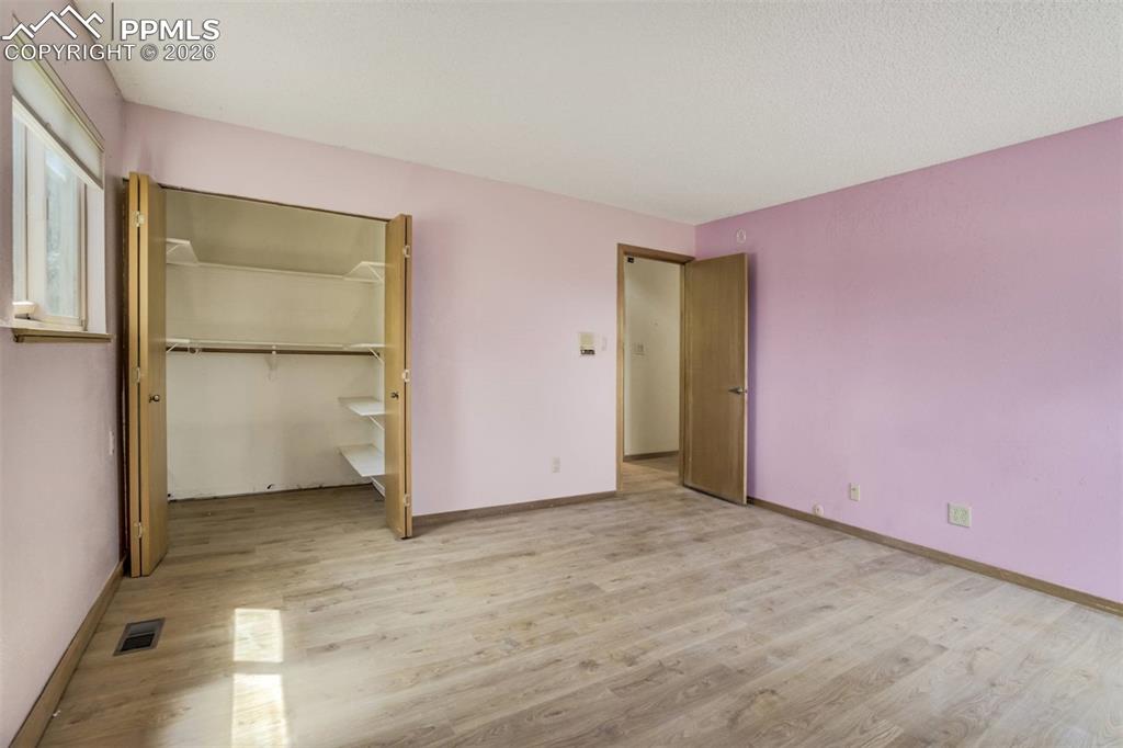 Image 21 of 50: Bedroom