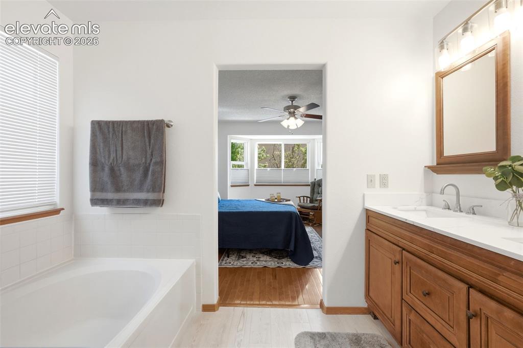 Image 14 of 32: Bathroom