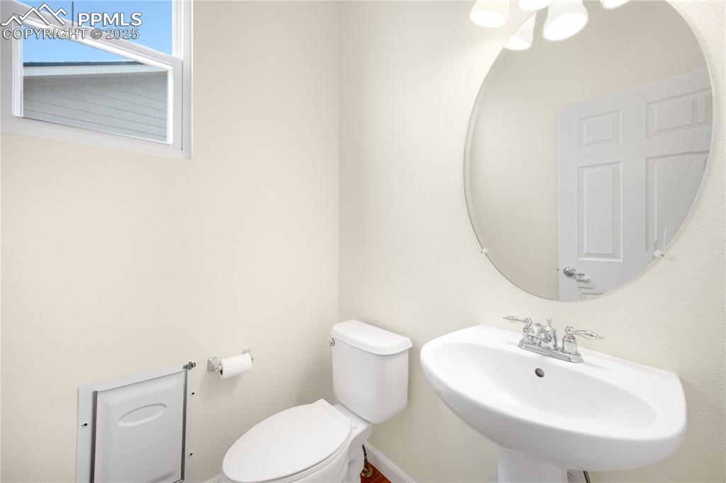Image 10 of 25: Powder room - main level