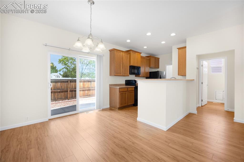 Image 11 of 25: Cook & dine in comfort