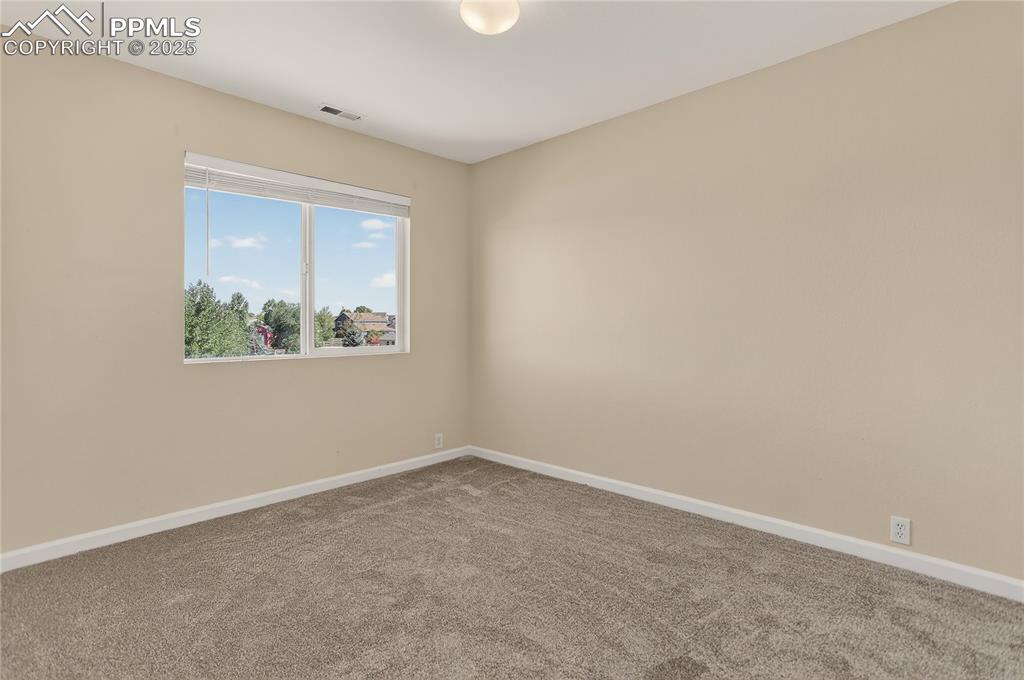Image 19 of 25: Bedroom 3 - upper level