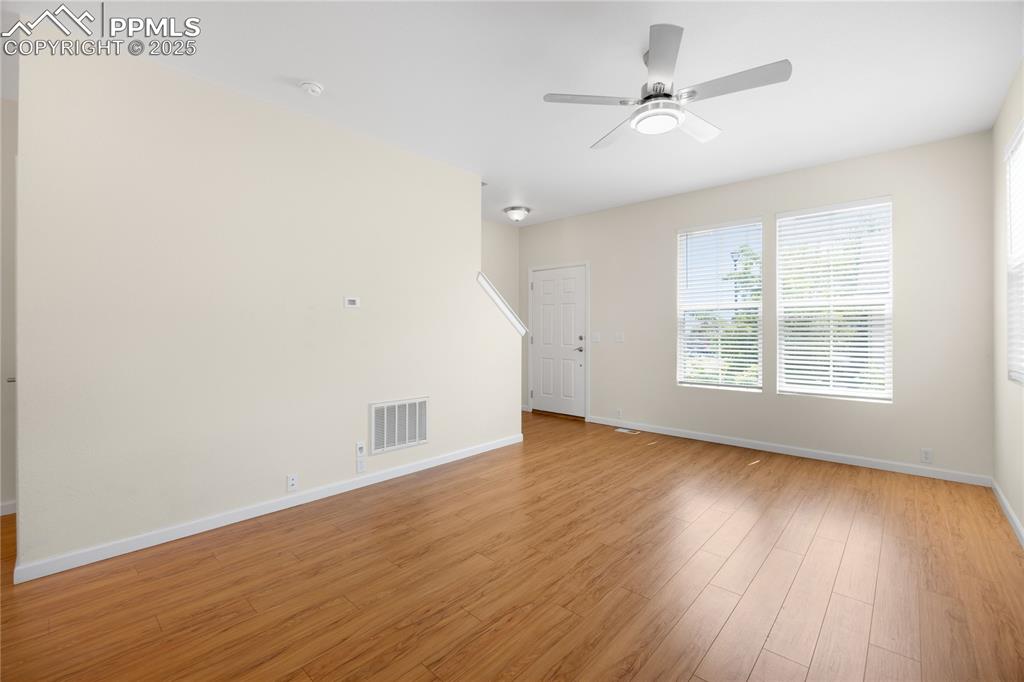 Image 2 of 25: Living room