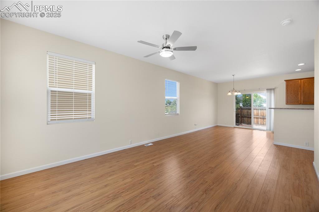 Image 3 of 25: Bright open concept