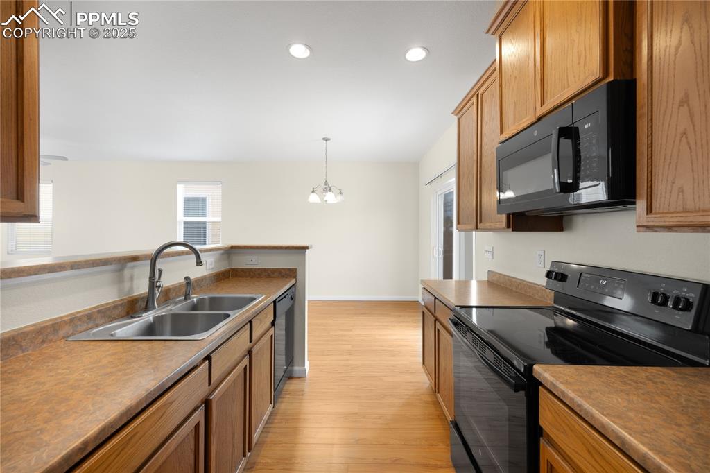 Image 5 of 25: Galley kitchen