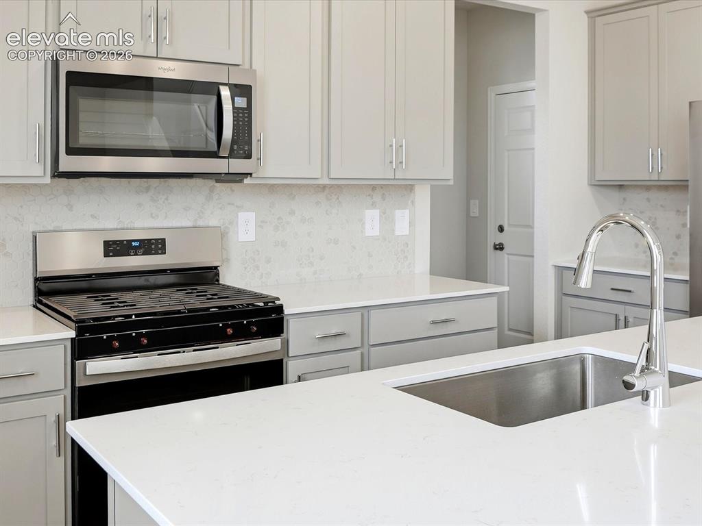 Image 11 of 27: Kitchen