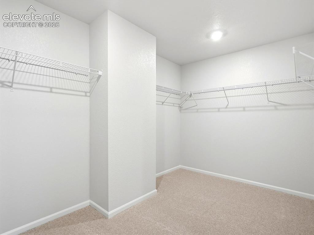 Image 20 of 27: Closet