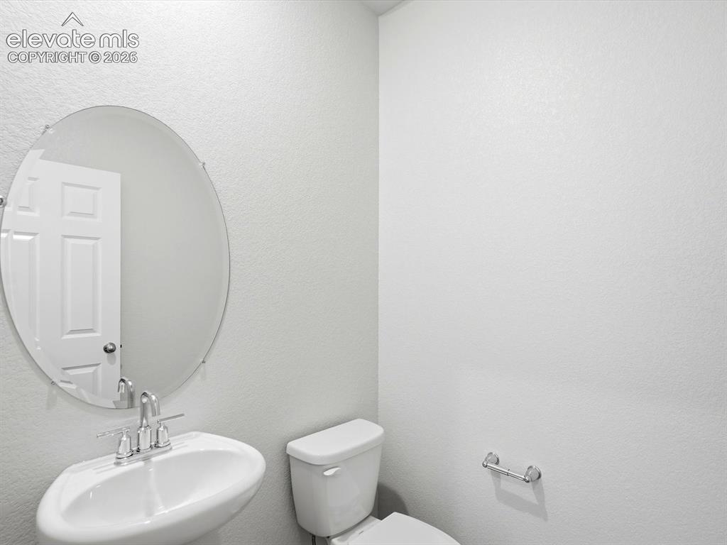 Image 4 of 27: Bathroom