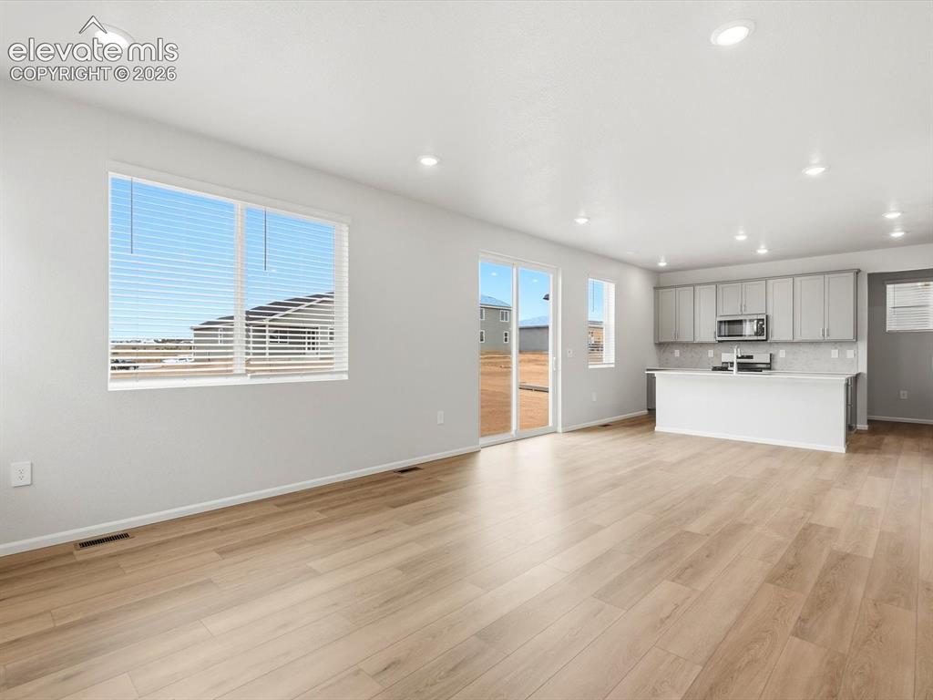 Image 5 of 27: Living Room