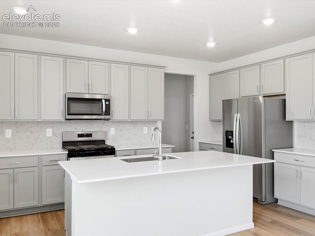 Image 8 of 27: Kitchen