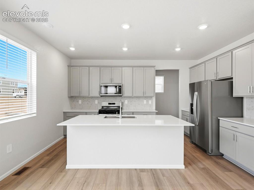 Image 9 of 27: Kitchen