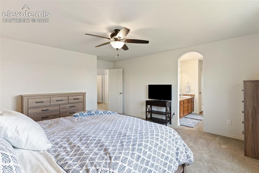 Image 12 of 30: Bedroom