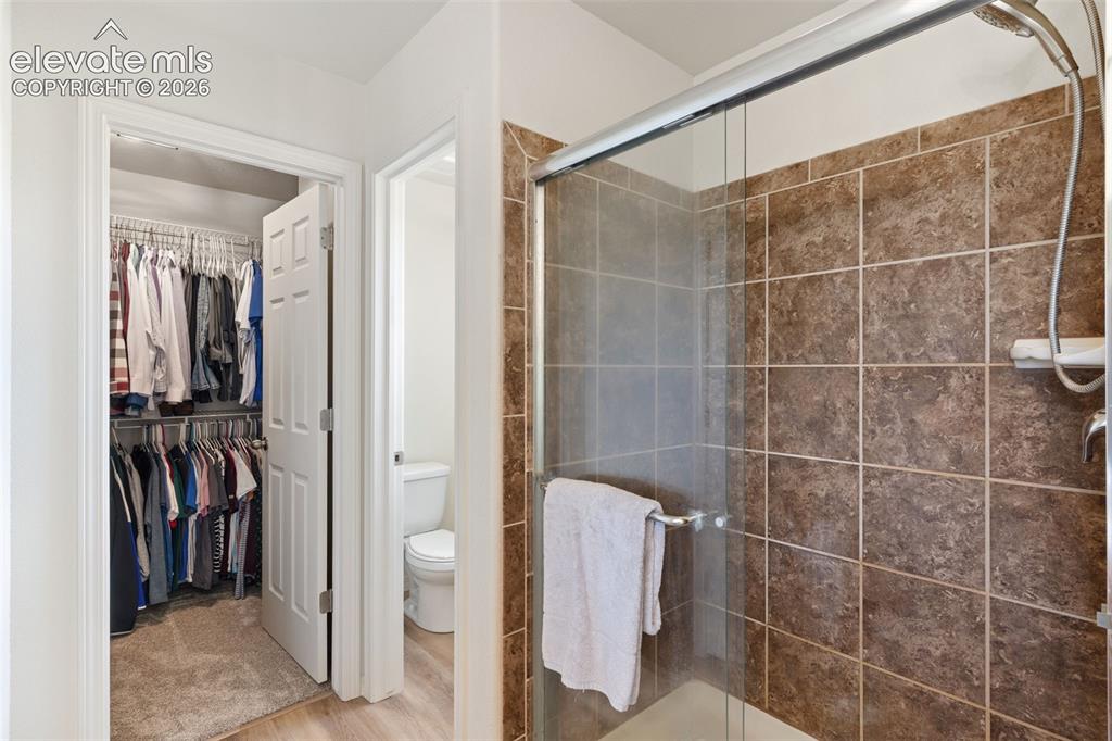 Image 17 of 30: Bathroom