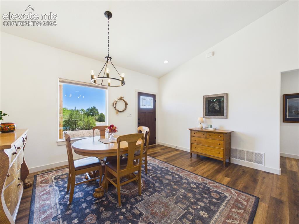 Image 11 of 43: Dining Area