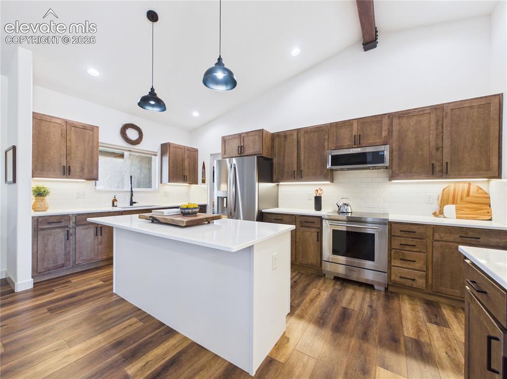 Image 12 of 43: Kitchen