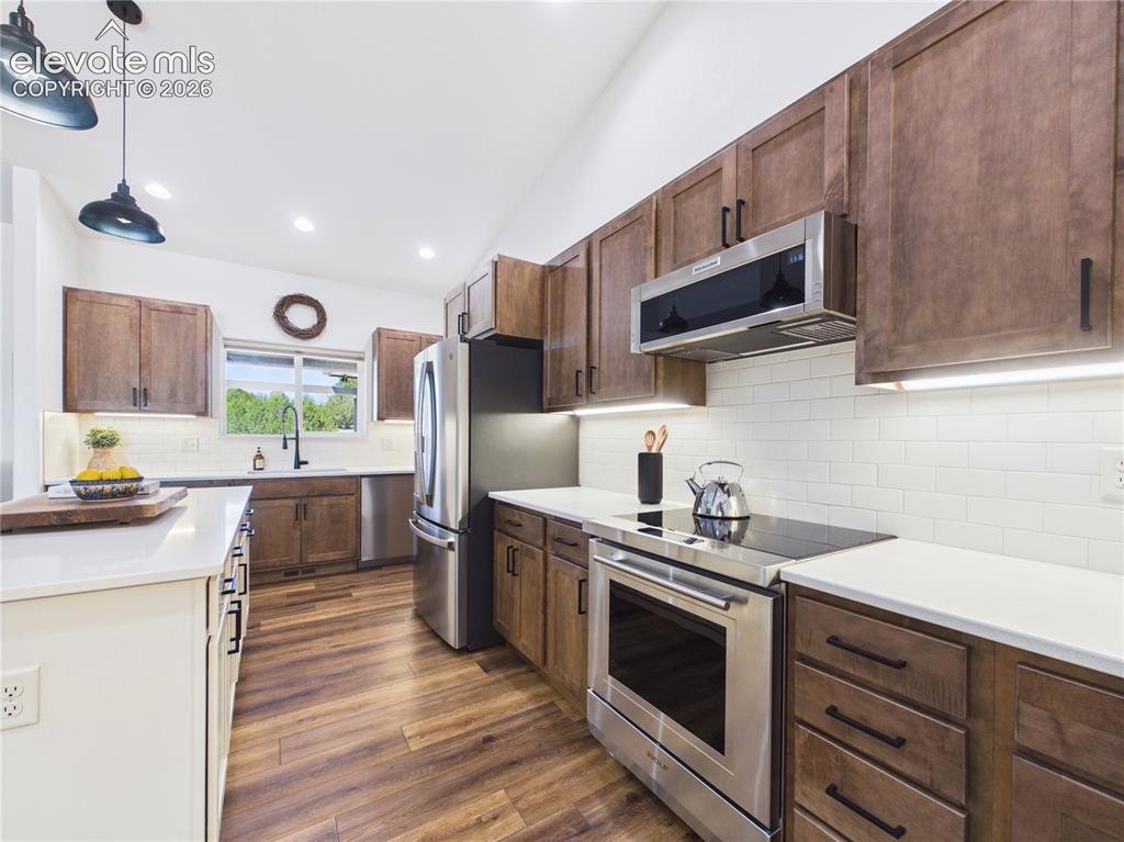 Image 14 of 43: Kitchen
