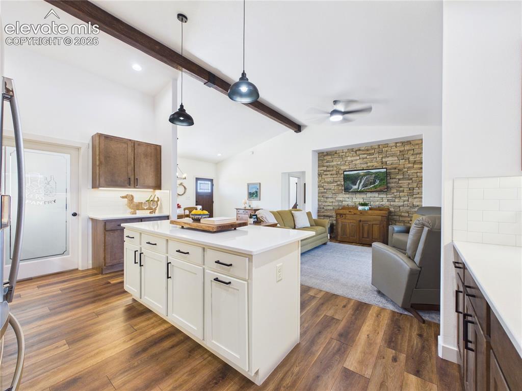 Image 16 of 43: Kitchen