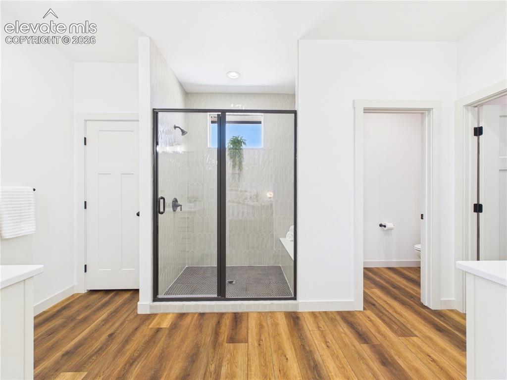 Image 20 of 43: Bathroom