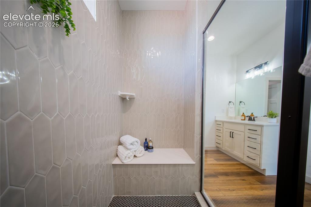 Image 22 of 43: Bathroom