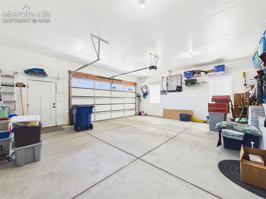 Image 33 of 43: Garage