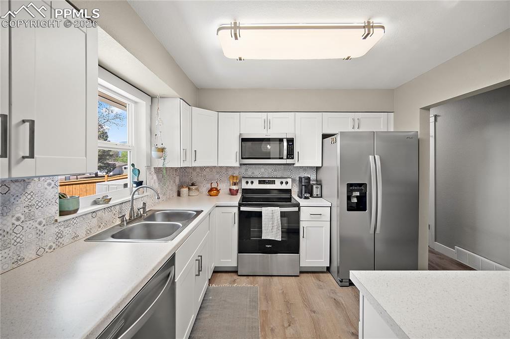 Image 14 of 46: Kitchen