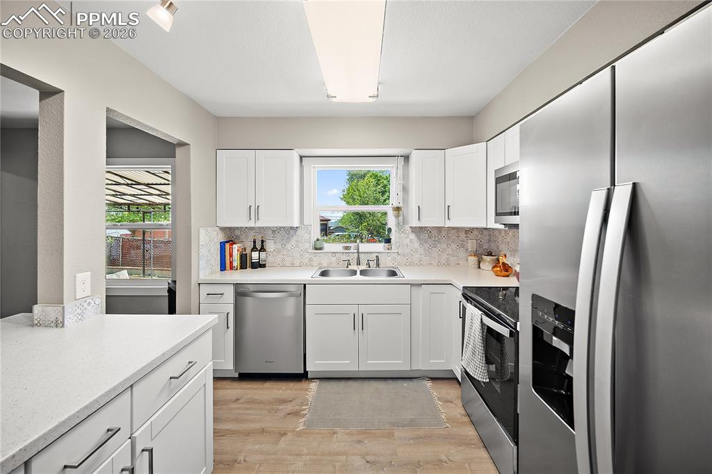 Image 15 of 46: Kitchen