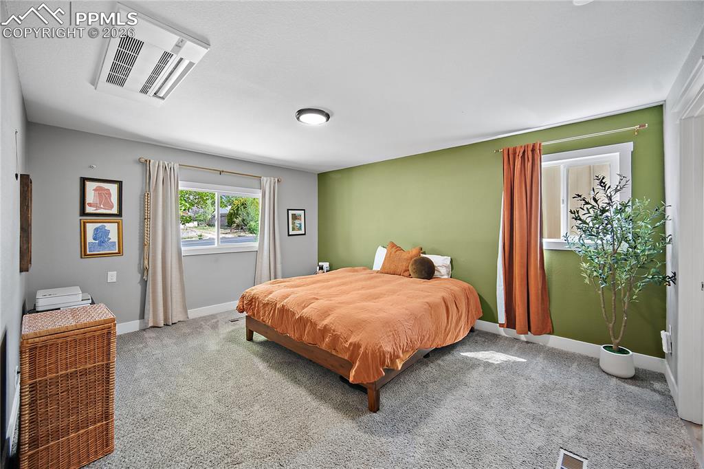 Image 18 of 46: Bedroom