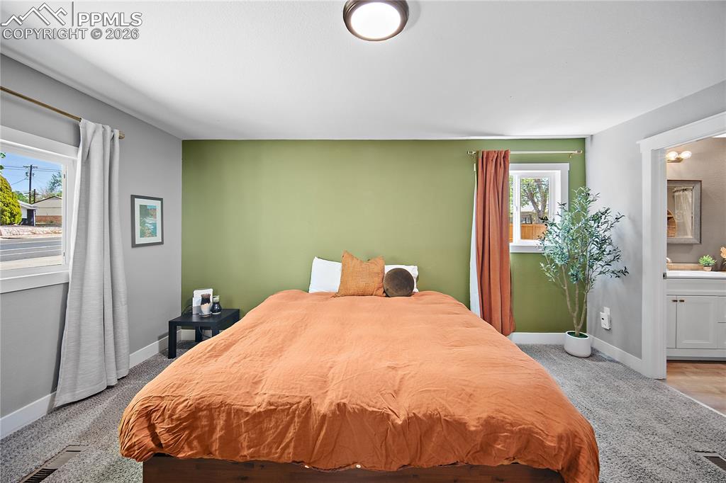 Image 19 of 46: Bedroom