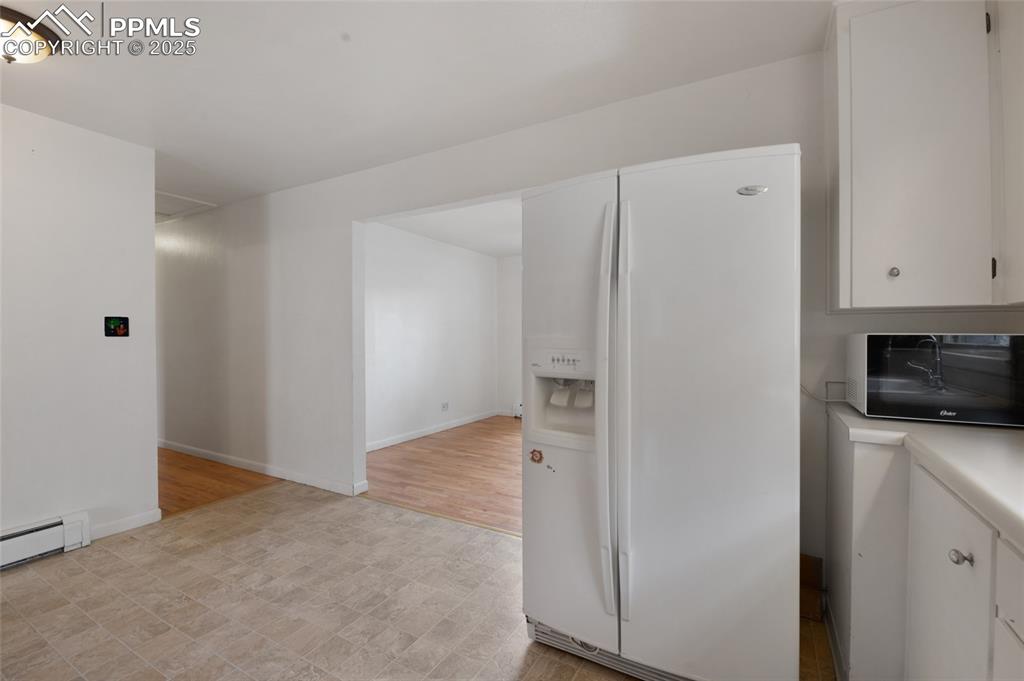 Image 10 of 40: Kitchen