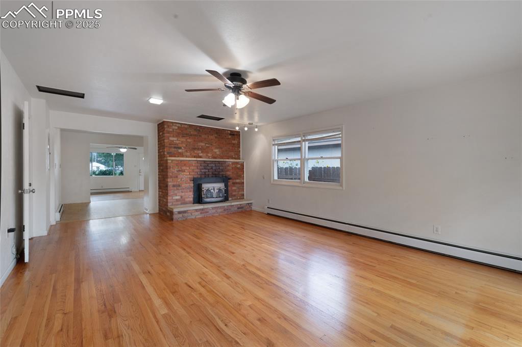 Image 16 of 40: Family Room