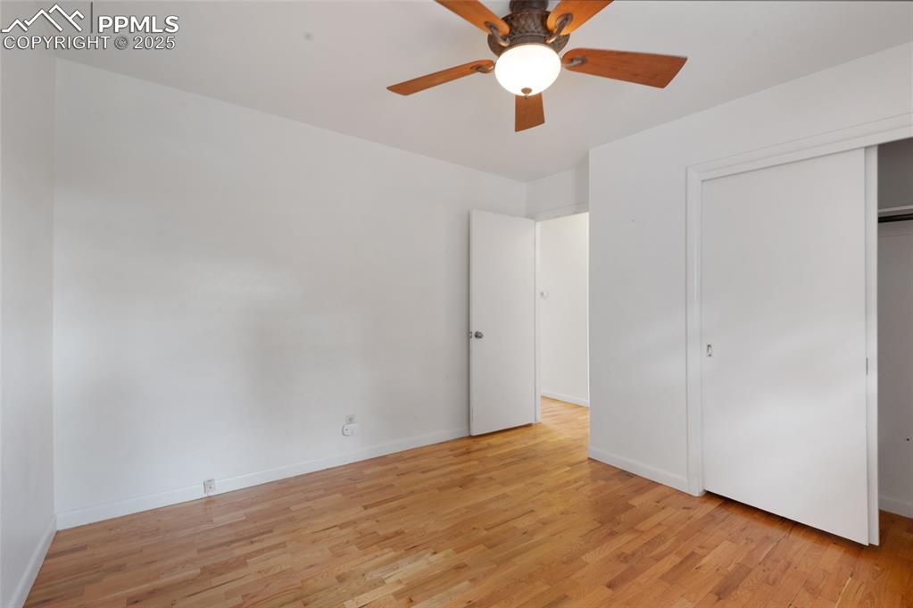 Image 21 of 40: Bedroom