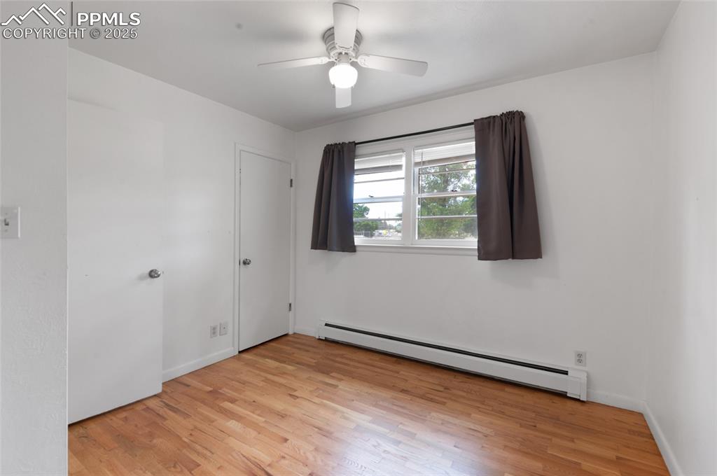 Image 24 of 40: Bedroom