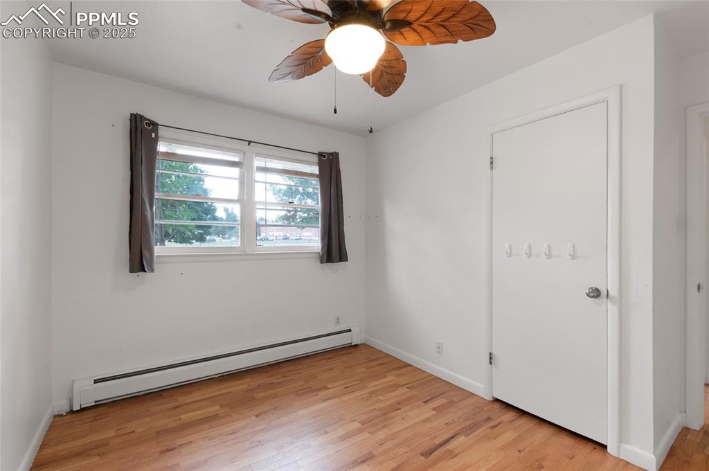 Image 26 of 40: Bedroom