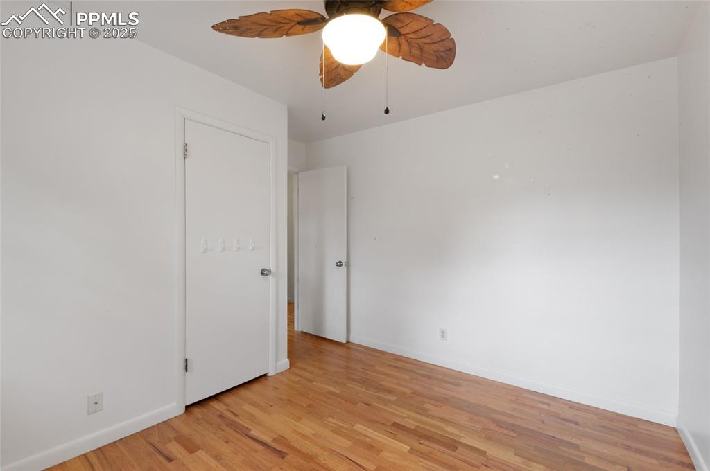 Image 27 of 40: Bedroom