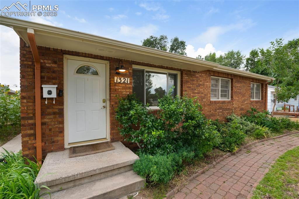 Image 3 of 40: Entry