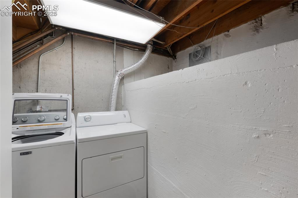 Image 33 of 40: Laundry