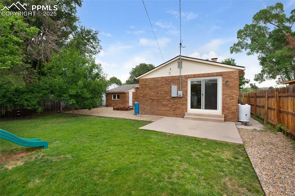 Image 36 of 40: Back of Structure