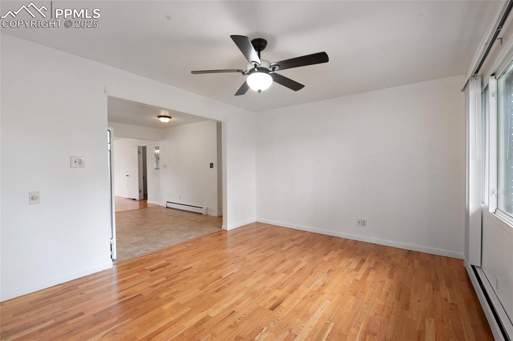 Image 4 of 40: Living Room