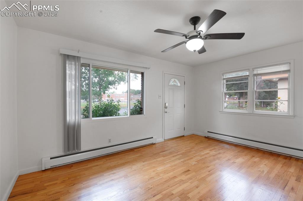 Image 6 of 40: Living Room