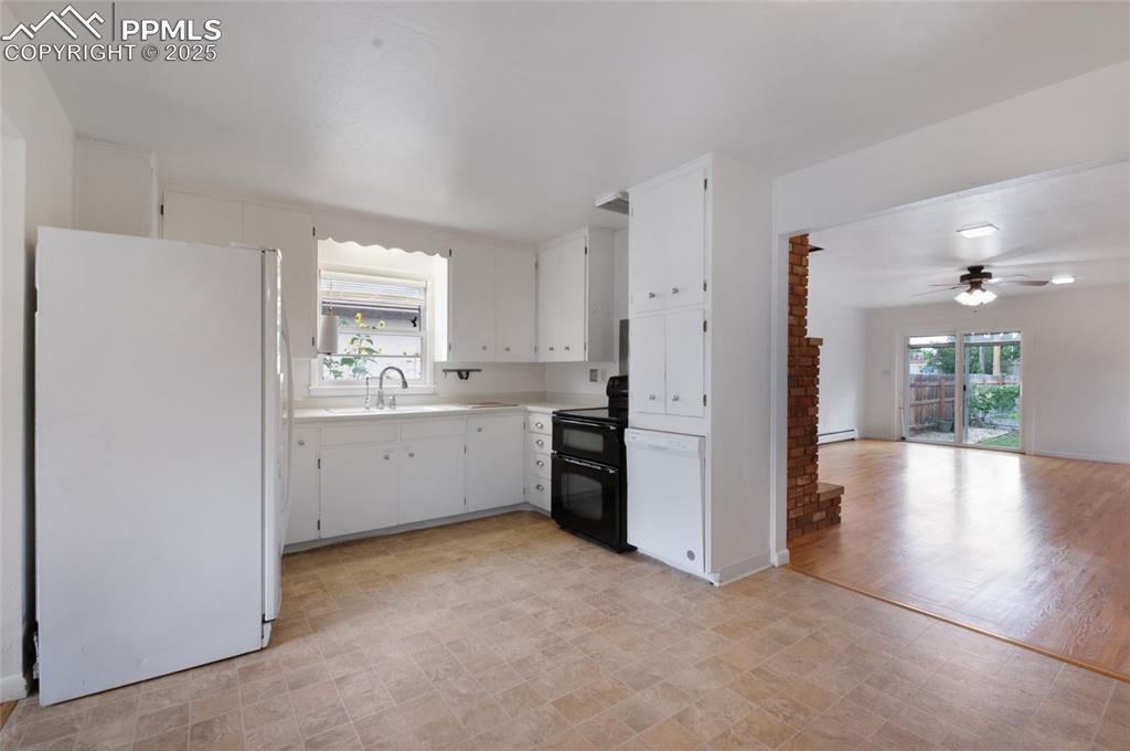 Image 8 of 40: Kitchen