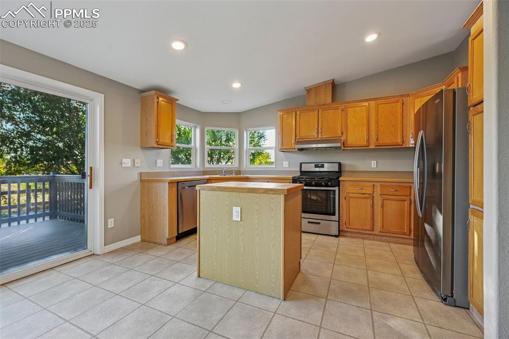 Image 11 of 44: Kitchen