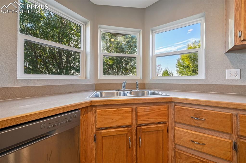 Image 13 of 44: Kitchen