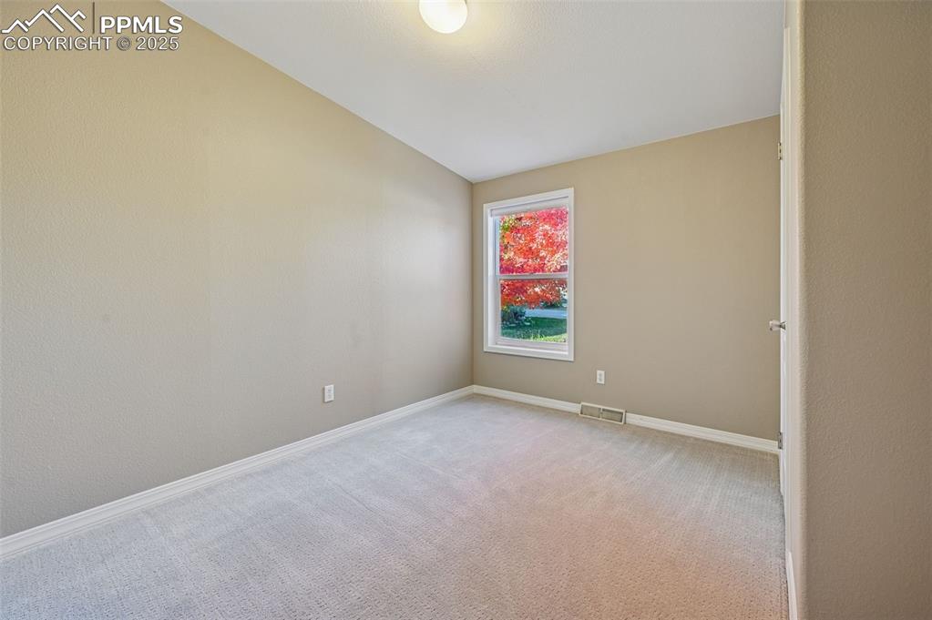 Image 22 of 44: Bedroom