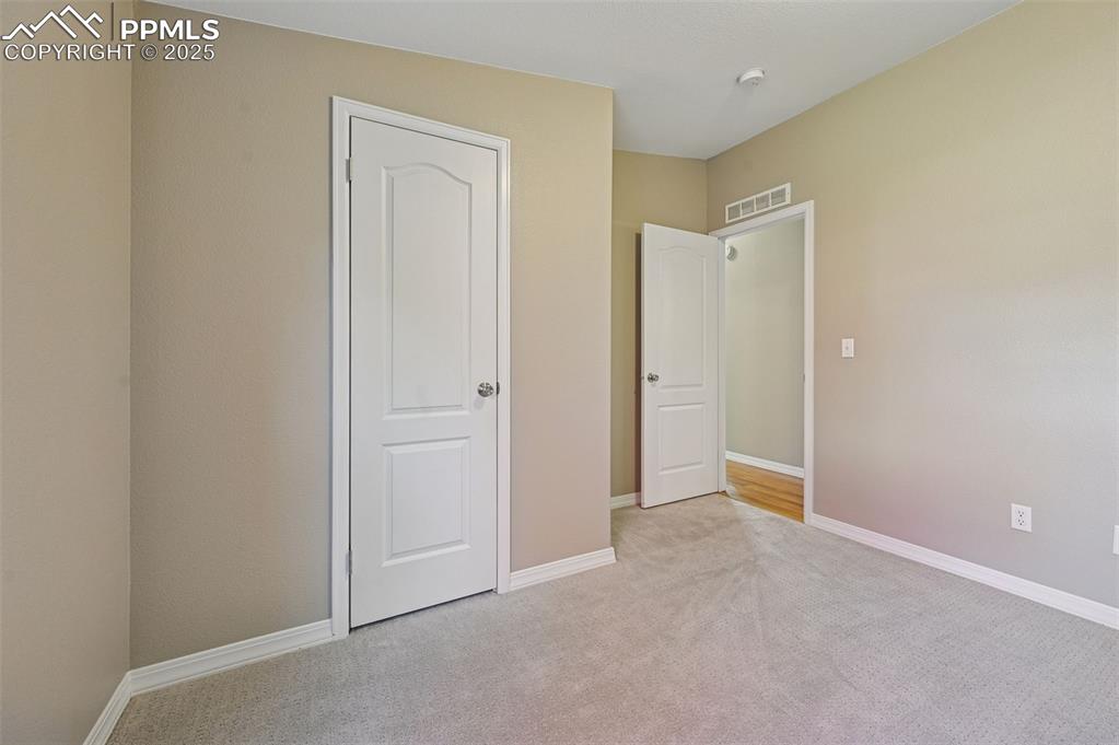 Image 23 of 44: Bedroom