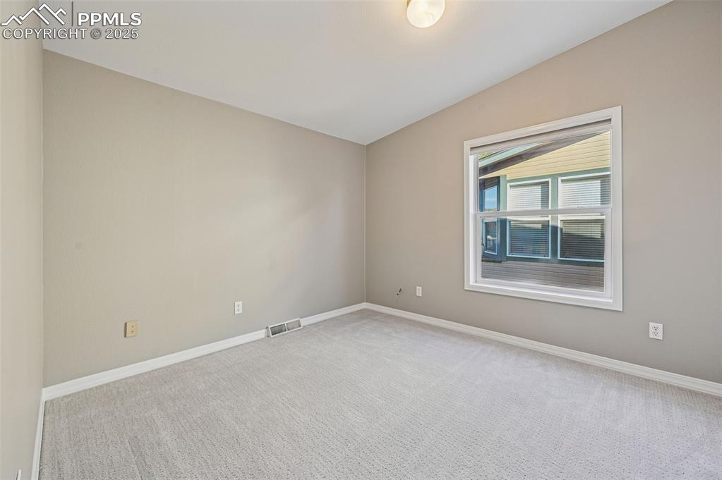 Image 24 of 44: Bedroom