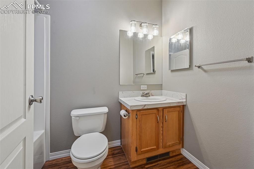 Image 26 of 44: Bathroom