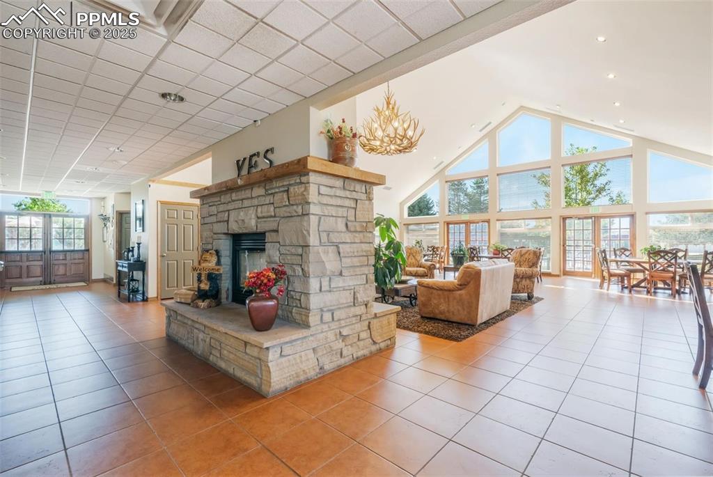 Image 37 of 44: Lobby