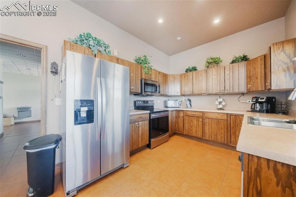 Image 40 of 44: Kitchen