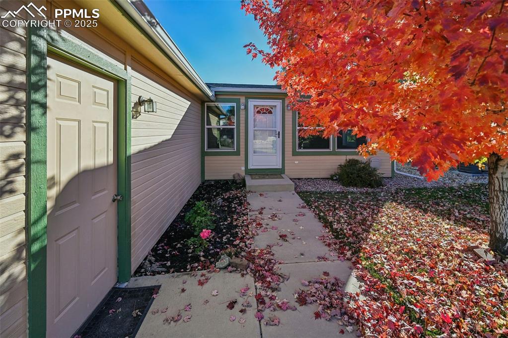 Image 6 of 44: Entry