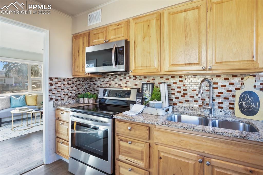 Listing 2332013, Image 12 of 35